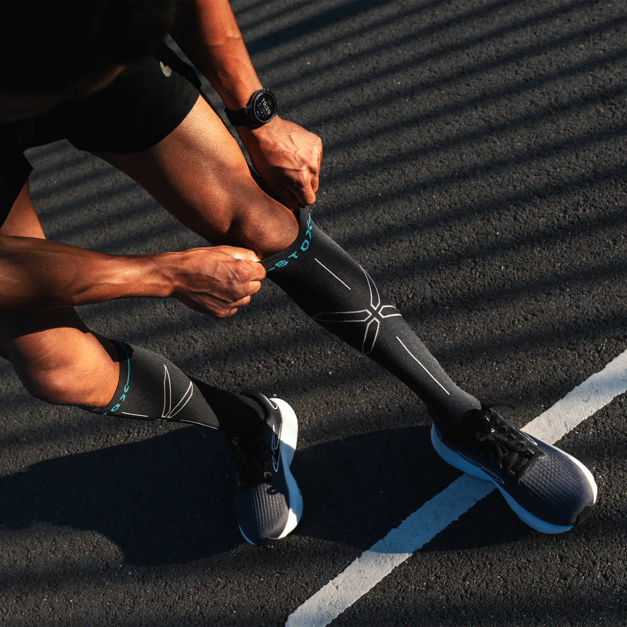 Recovery Socks Men | Charcoal / Bright Blue - Image 6