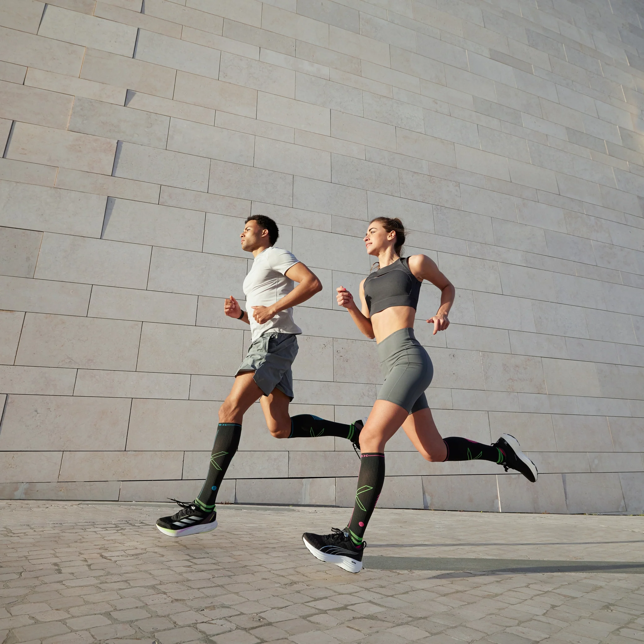 Running Socks Women | Charcoal / Fuchsia - Image 6